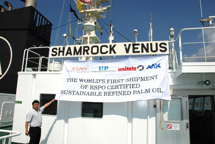 11 November 2008 - The Historic Moment As The WorldS First Shipment Of RSPO Certified Sustainable Palm Oil Arrived In Europe.