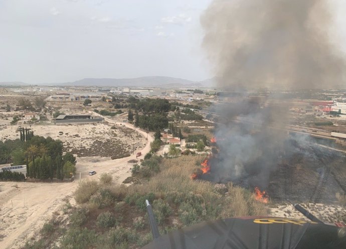 Imagen tomada desde el helicóptero a su llegada al lugar del incendio
