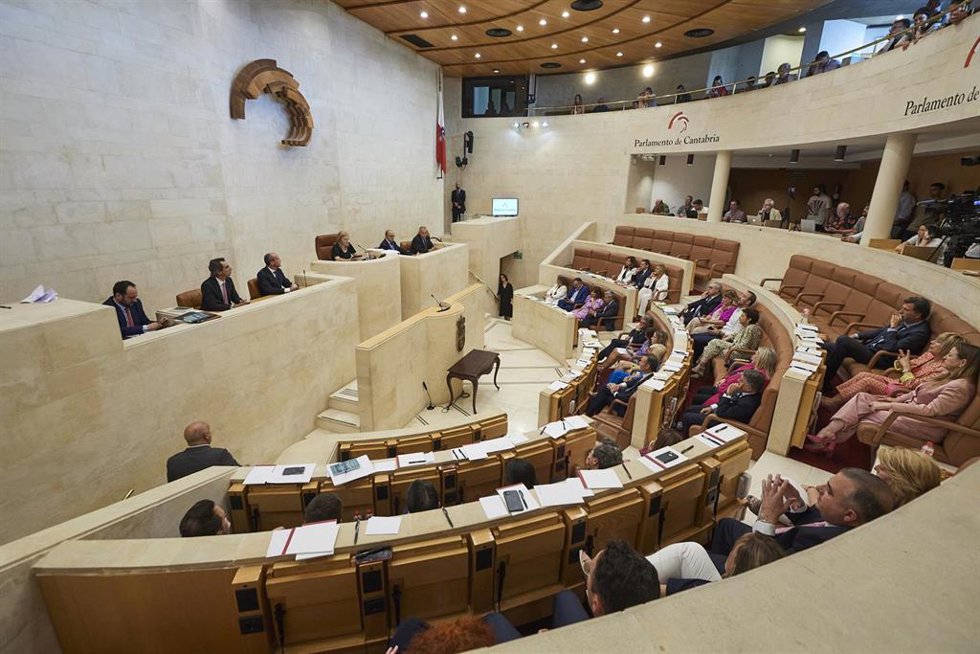 Archivo - Pleno del Parlamento de Cantabria