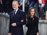 Foto: Los reyes Felipe y Letizia, junto al Rey Juan Carlos de nuevo, recuerdan a Fernando Gómez Acebo