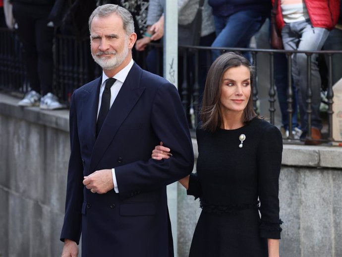 Los Reyes Felipe y Letizia a su llegada a la misa funeral de Fernando Gómez-Acebo y de Borbón, en la Catedral Castrense, a 08 de abril de 2024, en Madrid (España).    FAMOSOS;FUNERAL;REALEZA;MUERTE    José Oliva / Europa Press    08/4/2024