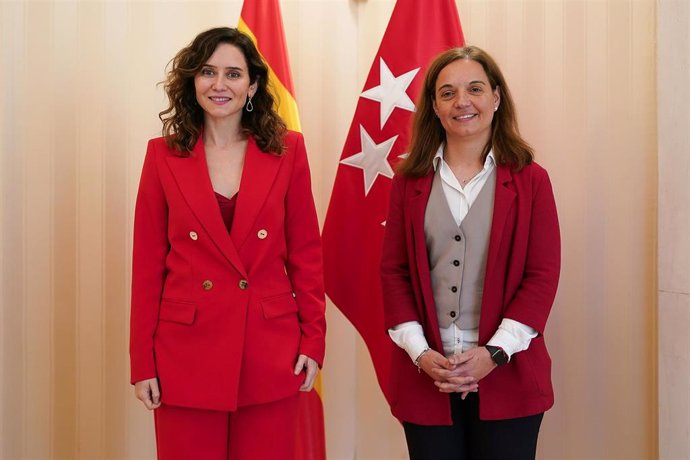 La presidenta de la Comunidad de Madrid, Isabel Díaz Ayuso, ha mantenido este lunes un encuentro en la Real Casa de Correos, sede del Gobierno regional, con la alcaldesa de Getafe, Sara Hernández.