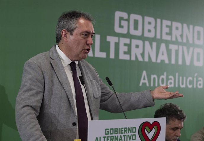 El secretario general del PSOE-A, Juan Espadas, en un foro sobre gestión del agua organizado por el 'Gobierno Alternativo' del PSOE-A en Málaga. (Foto de archivo).