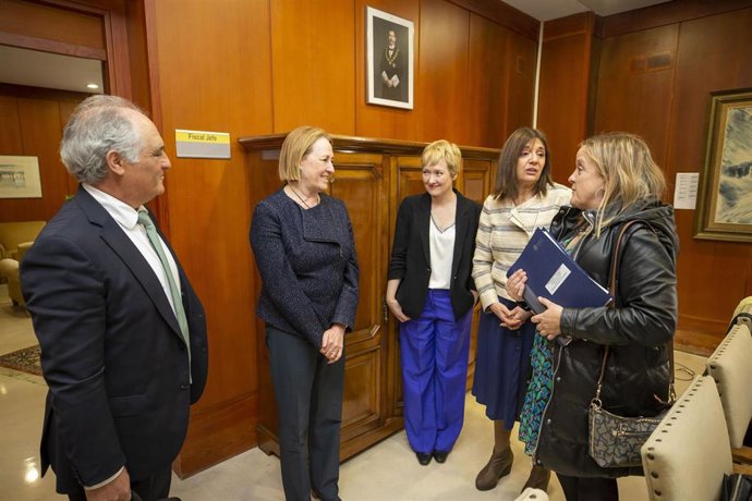 La Consejera De Presidencia, Justicia, Seguridad Y Simplificación Administrativa, Isabel Urrutia, Asiste A La Comisión Mixta Gobierno De Cantabria