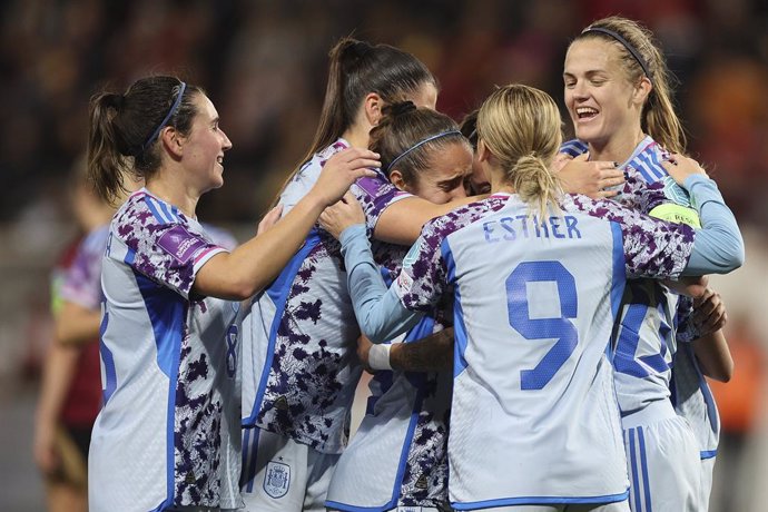 Las jugadoras de la selección femenina celebran un gol en su partido ante Bélgica de la fase de clasificación para la Eurocopa de 2025
