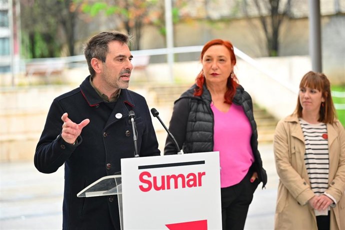 Andeka Larrea y Carmen Muñoz en un acto en Santurtzi.