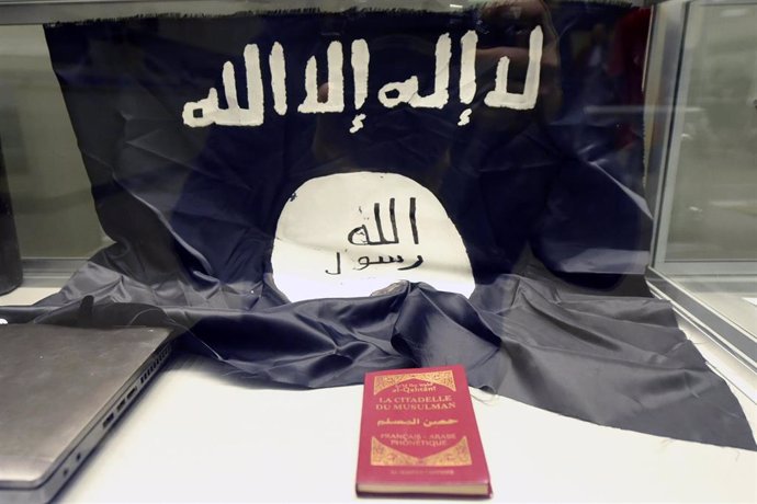Archivo - Bandera del Estado Islámico