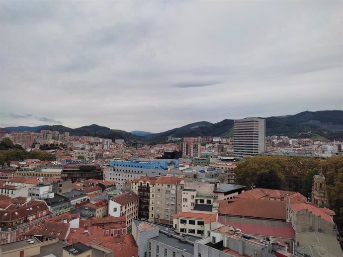 Archivo - Nubes sobre Bilbao