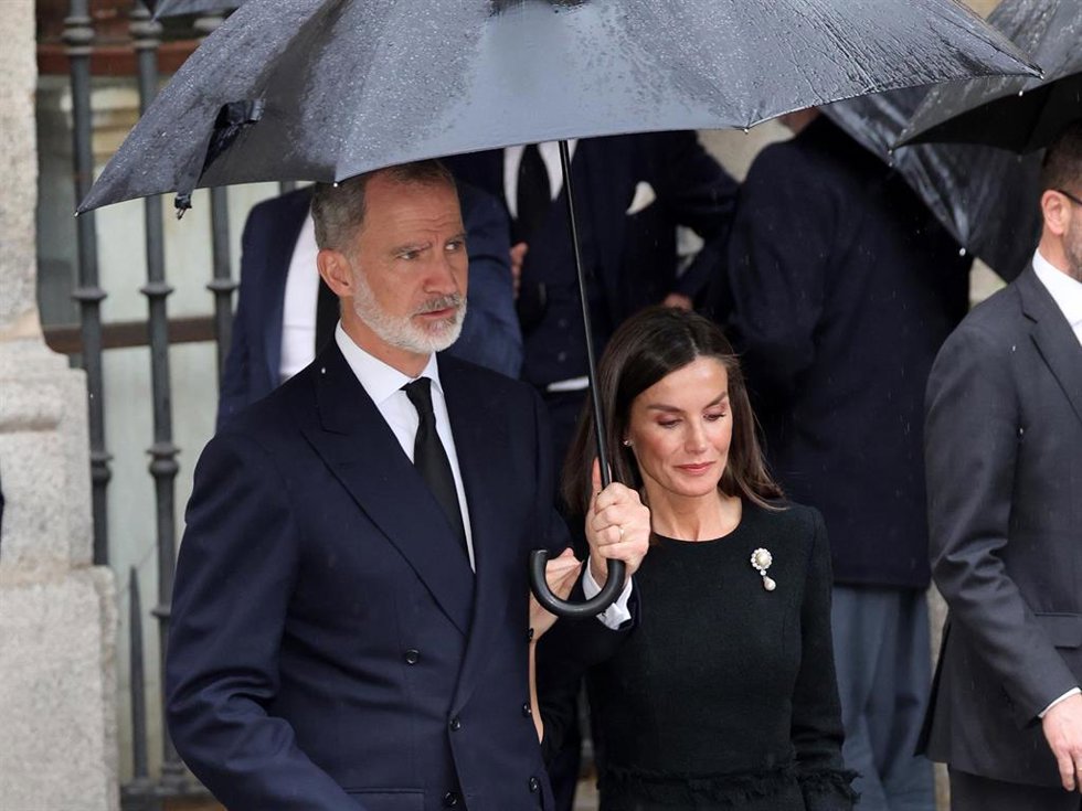 Los Reyes, Don Felipe y Doña Letizia, salen de la Catedral Castrense donde han asistido a la misa funeral en memoria de Fernando Gómez-Acebo y Borbón