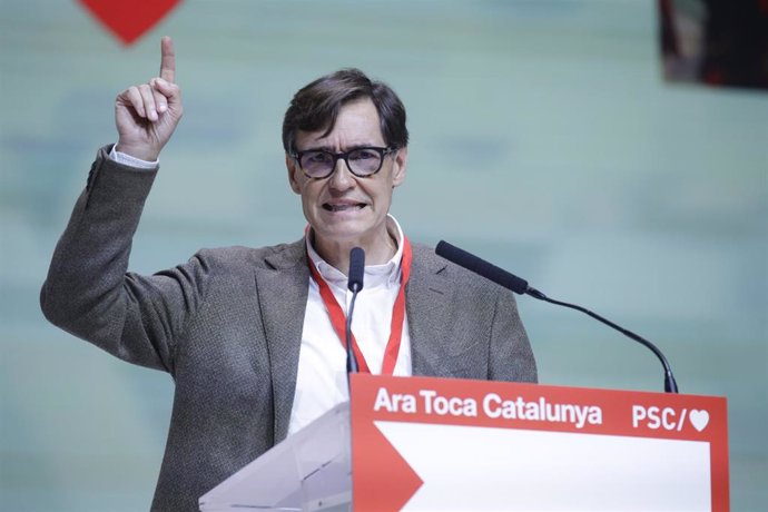 El primer secretario del PSC, Salvador Illa, interviene durante el acto de clausura del 15º Congreso del PSC, en el Palacio de Congresos de Cataluña, a 17 de marzo de 2024, en Barcelona, Catalunya (España). 