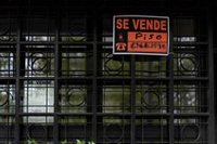 La compraventa de vivienda sube un 4,9% interanual en febrero y las hipotecas un 0,3%, según registradores