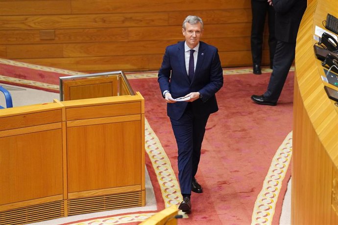 El presidente de la Xunta de Galicia, Alfonso Rueda, llega a su segundo debate de investidura, en el Parlamento gallego, a 9 de abril de 2024, en Santiago de Compostela, A Coruña, Galicia (España). Rueda será investido por segunda vez esta semana en el Pa