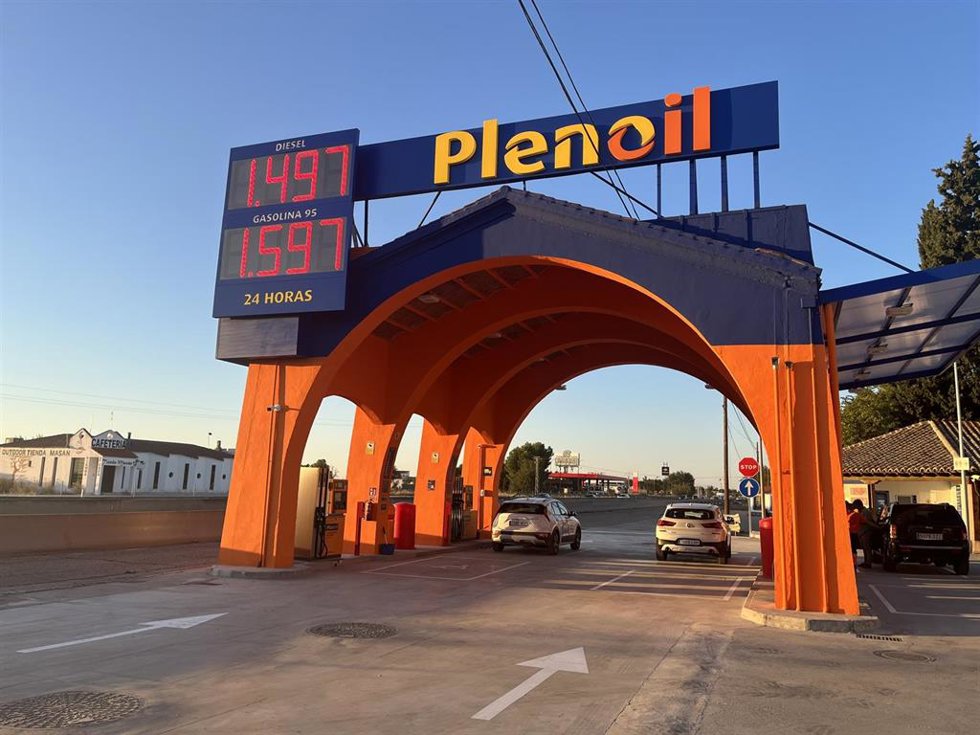 Archivo - Estación de servicio de Plenoil