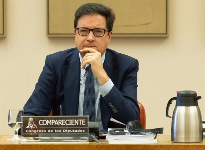 El director del Gabinete del Presidente del Gobierno y diputado del PSOE, Óscar López Águeda, durante la Comisión Mixta de Seguridad Nacional, en el Congreso de los Diputados, a 9 de abril de 2024, en Madrid (España).