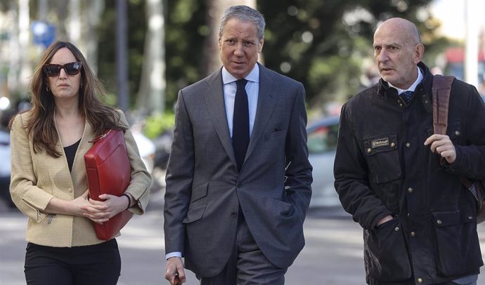 Zaplana a su llegada a los juzgados para declarar por el caso Erial