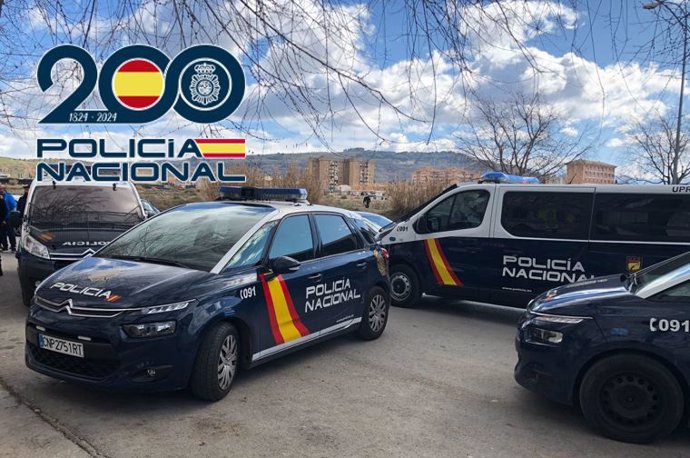 Vehículos policiales en Granada.