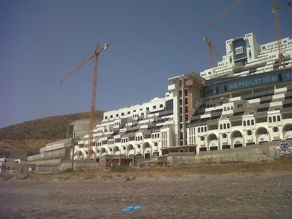 Archivo - Hotel de Azata del Sol construido en el paraje de El Algarrobico, en Carboneras (Almería)