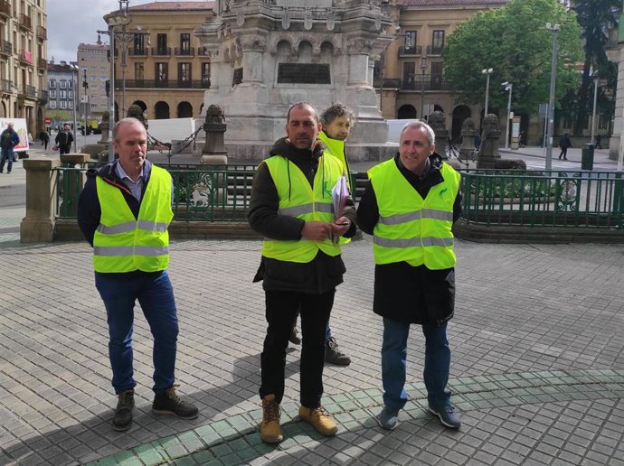 Fran Jaso (c), representante de la Asociación Semilla y Belarra, en la presentación de esta nueva organización que agrupa a agricultores.