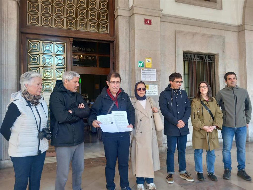 Entrega de firmas a la Delegación de Gobierno