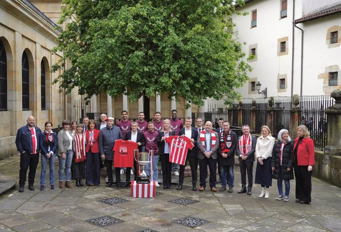 Recibimiento al Athletic Club de Bilbao en la Casa de Juntas de Gernika.