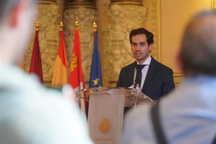 El concejal de Personas Mayores, Familias y Servicios Sociales del Ayuntamiento de Valladolid, Rodrigo Nieto, tras la Junta de Gobierno