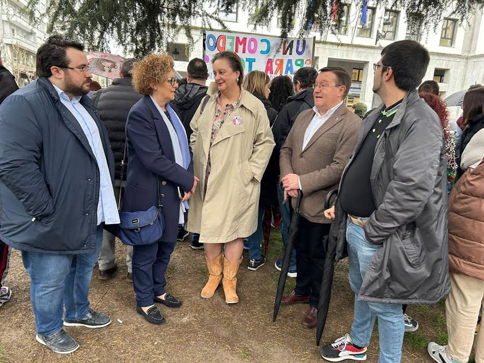 Gloria García, segunda por la izquierda