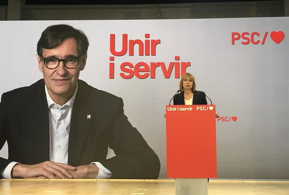 La viceprimera secretaria del PSC, Llusa Moret, en una rueda de prensa en la sede del partido