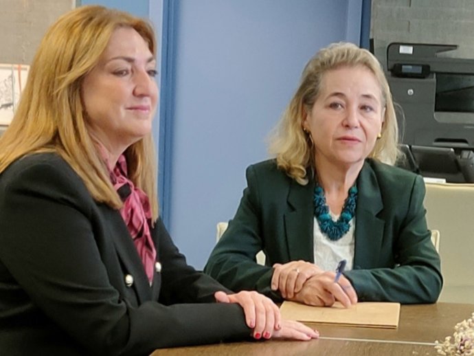 Archivo - La secretaria general de Educación, Pilar Pérez, y la consejera, Mercedes Vaquera, en una imagen de archivo