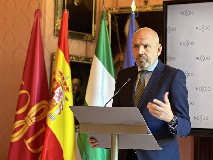 El delegado de Fiestas Mayores, Manuel Alés, en la presentación del plan especial de la Feria.