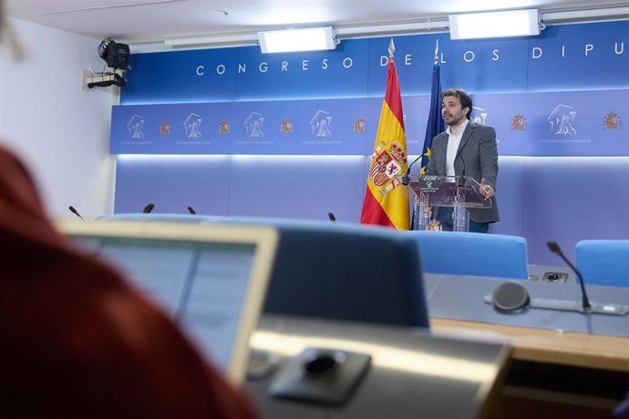 El diputado de Podemos Javier Sánchez Serna durante una rueda de prensa anterior a la reunión de la Junta de Portavoces, a 2 de abril de 2024, en Madrid (España).