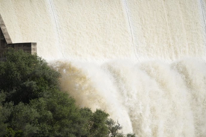 Embalse del Gergal. A 01 de abril de 2024, en Sevilla (Andalucía, España).