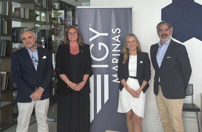 La delegada de Turismo, Angie Moreno, junto a la directora de ventas mundial de IGY Marinas, Romina Bompani, tras la reunión de trabajo en Miami.