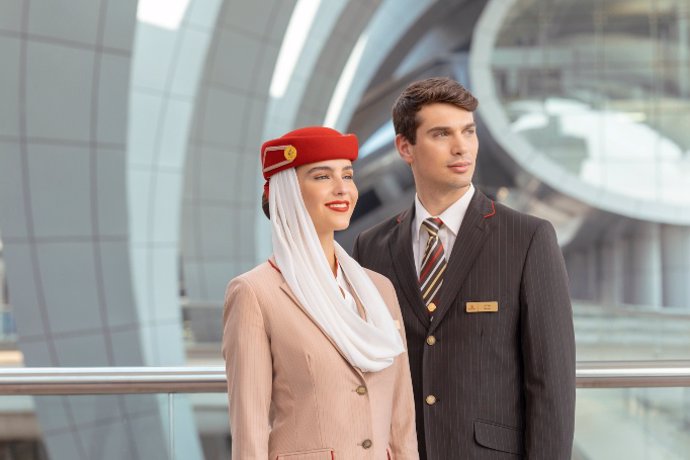 Emirates reclutará en abril tripulantes de cabina en seis ciudades españolas.