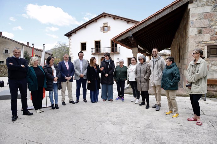 Entrega del premio 'Pueblo de Cantabria 2023' a Barcenillas