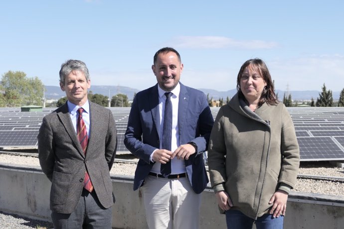 El director de Endesa Catalunya, Enric Brazís; el presidente del CAT, Joan Alginet; y la direcotra de l'Institut Català d'Energia (Icaen)