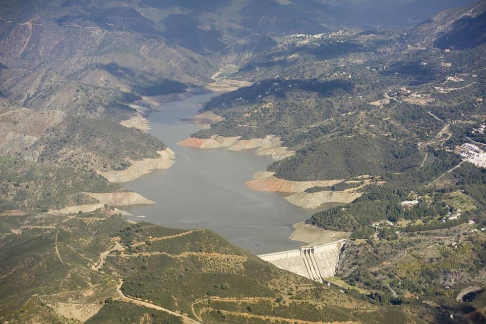 Archivo - Imagen de archivo del embalse de La Concepción en Marbella (Málaga).