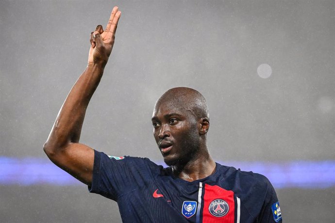 Archivo - Paris Saint-Germain's Danilo Pereira celebrates scoring his side's second goal during the French Cup round of 16 soccer match between Paris Saint-Germain and Stade Brest at Parc des Princes