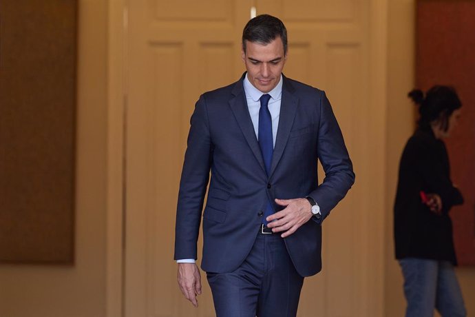 El presidente del Gobierno, Pedro Sánchez, sale a recibir al presidente de la República de Cabo Verde, en el Palacio de la Moncloa, a 5 de abril de 2024, en Madrid (España). Pereira Neves es el actual presidente de Cabo Verde tras ganar las elecciones del