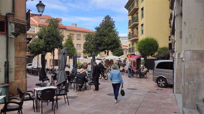 Archivo - Terrazas de hostelería en Oviedo