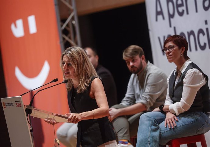 Archivo - La líder de Sumar y vicepresidenta segunda y ministra de Trabajo y Economía Social, Yolanda Díaz, interviene durante un acto de Compromís-Sumar