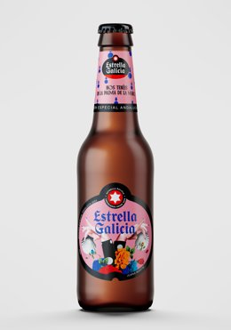 Estrella Galicia homenajea a Andalucía con una nueva edición especial diseñada por Juana Martín.