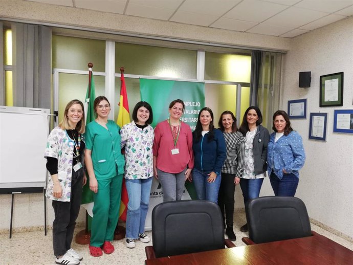 Profesionales de las Comisiones de Lactancia de los hospitales de Jerez de la Frontera y del Puerta del Mar de Cádiz en una reunión de trabajo.