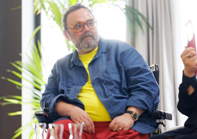 Archivo - El escritor Roberto Enríquez, más conocido como Bob Pop