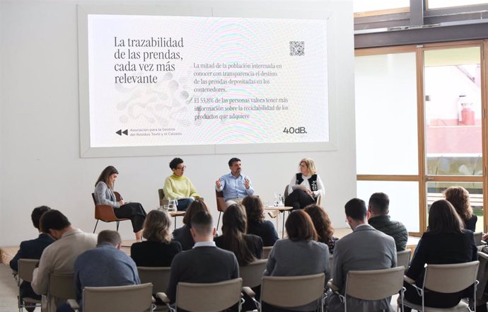 Presentación del estudio 'Usos costumbres y nuevos desafíos en la industria textil' de la Asociación para la Gestión del Residuo Textil y el Calzado.