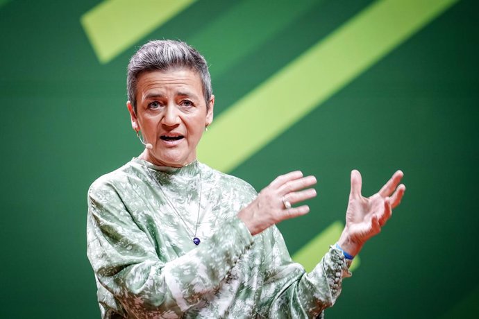 FILED - 25 November 2023, Baden-Wuerttemberg, Karlsruhe: Margrethe Vestager, European Commissioner for Competition, speaks to delegates during the federal party conference of Alliance 90/The Greens (Buendnis 90/Die Gruenen). Photo: Kay Nietfeld/dpa