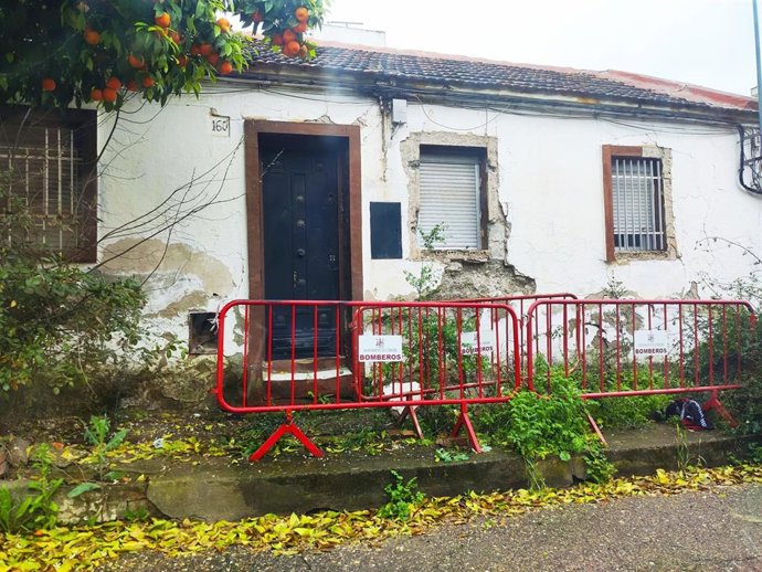 Una de las casas ocupadas en el Campo de la Verdad.