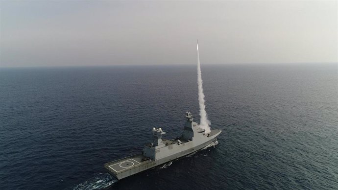 Archivo - Un barco del Ejército israelí prueba el sistema de defensa antimisiles basado en la 'Cúpula de Hierro'