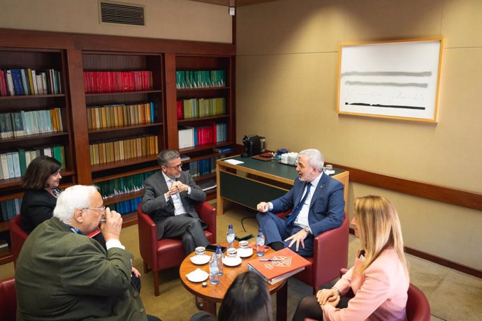 El alcalde de Barcelona, Jaume Collboni, en un encuentro con su homólogo en Lisboa, Carlos Moedas.