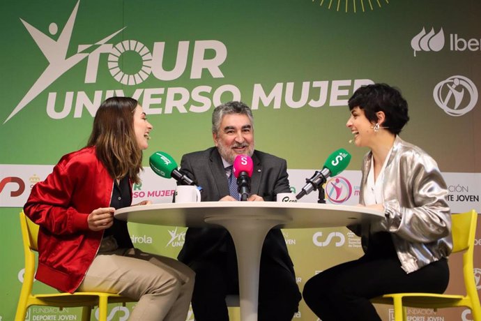 Teresa Díaz, José Manuel Rodríguez Uribes y Sara Hurtado durante la presentación del Tour Universo Mujer 2024