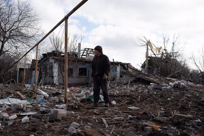 Archivo - February 21, 2024, Prokovsk, Prokovsk, Ukraine: Destruction near the front of Advidka made by the Russian boms in villages and towns.